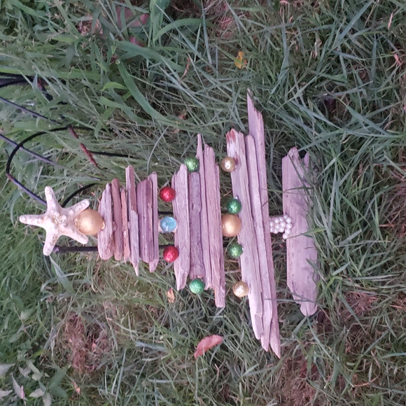 Artisan Beachy Christmas Tree - Picture 1 of 2